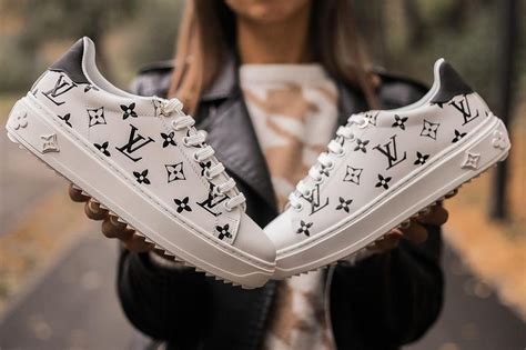 кроссовки louis vuitton женские|louis vuitton sneakers for women.